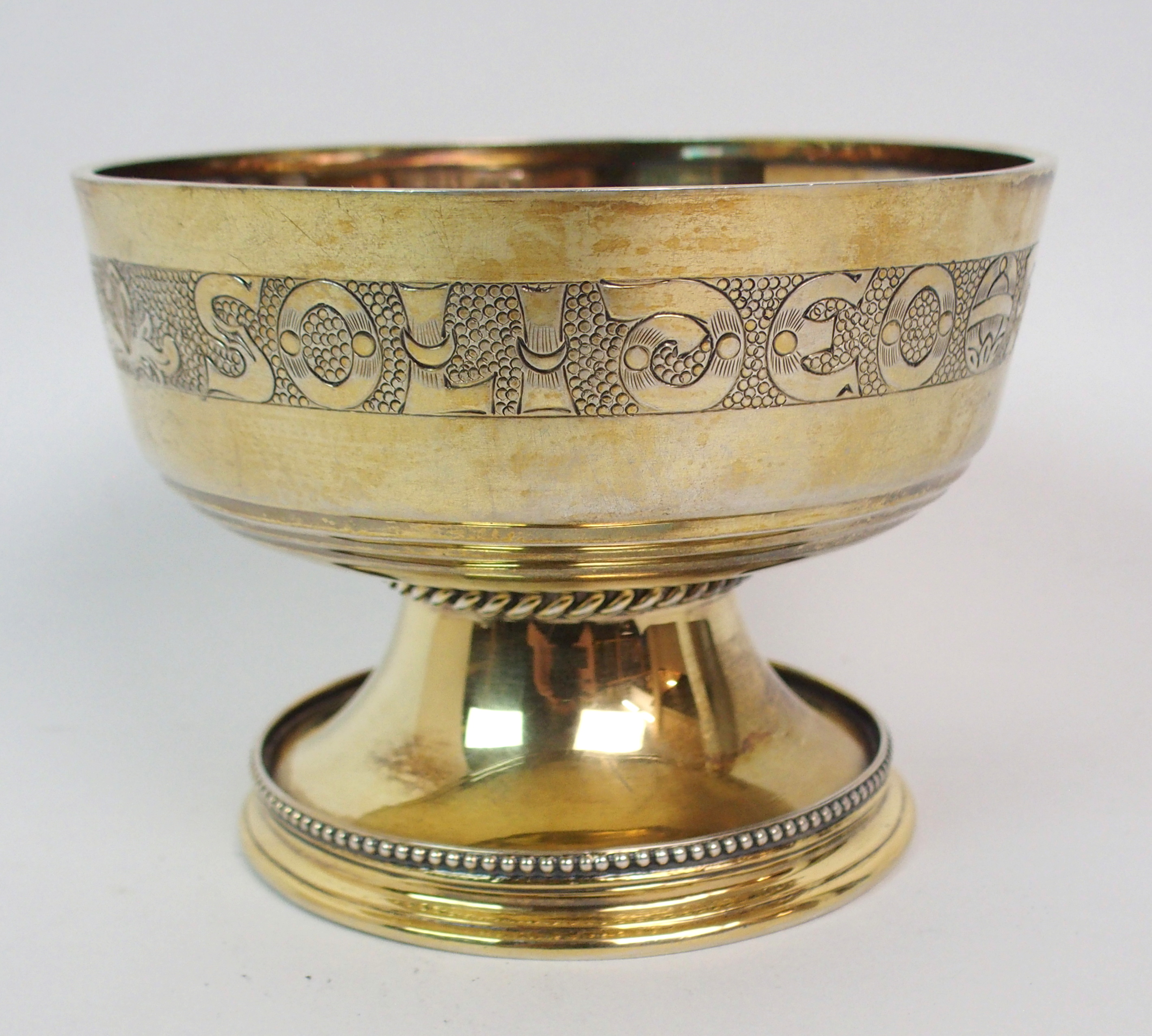 A SILVER GILT CHALICE by Hamilton and Inches, Edinburgh 1930, of circular form with "Sol Deo Honor - Image 3 of 9