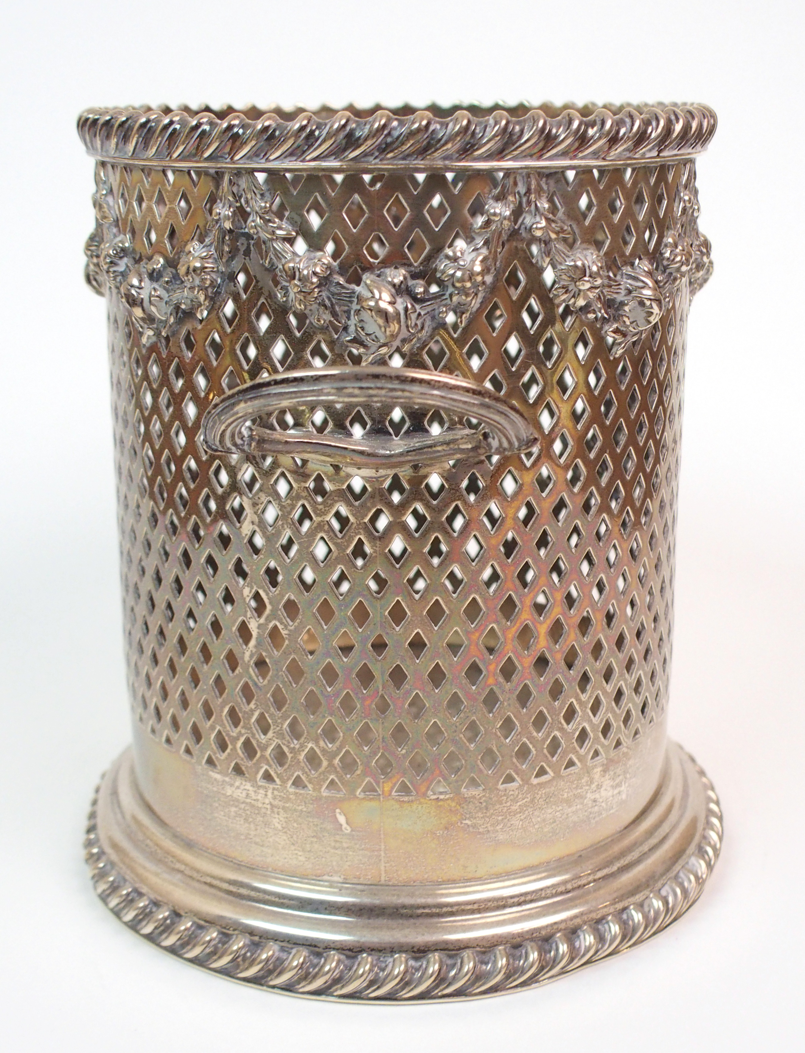 A GEORGE V SILVER BOTTLE STAND by Goldsmiths & Silversmiths Co., London 1911 of cylindrical form - Image 4 of 9