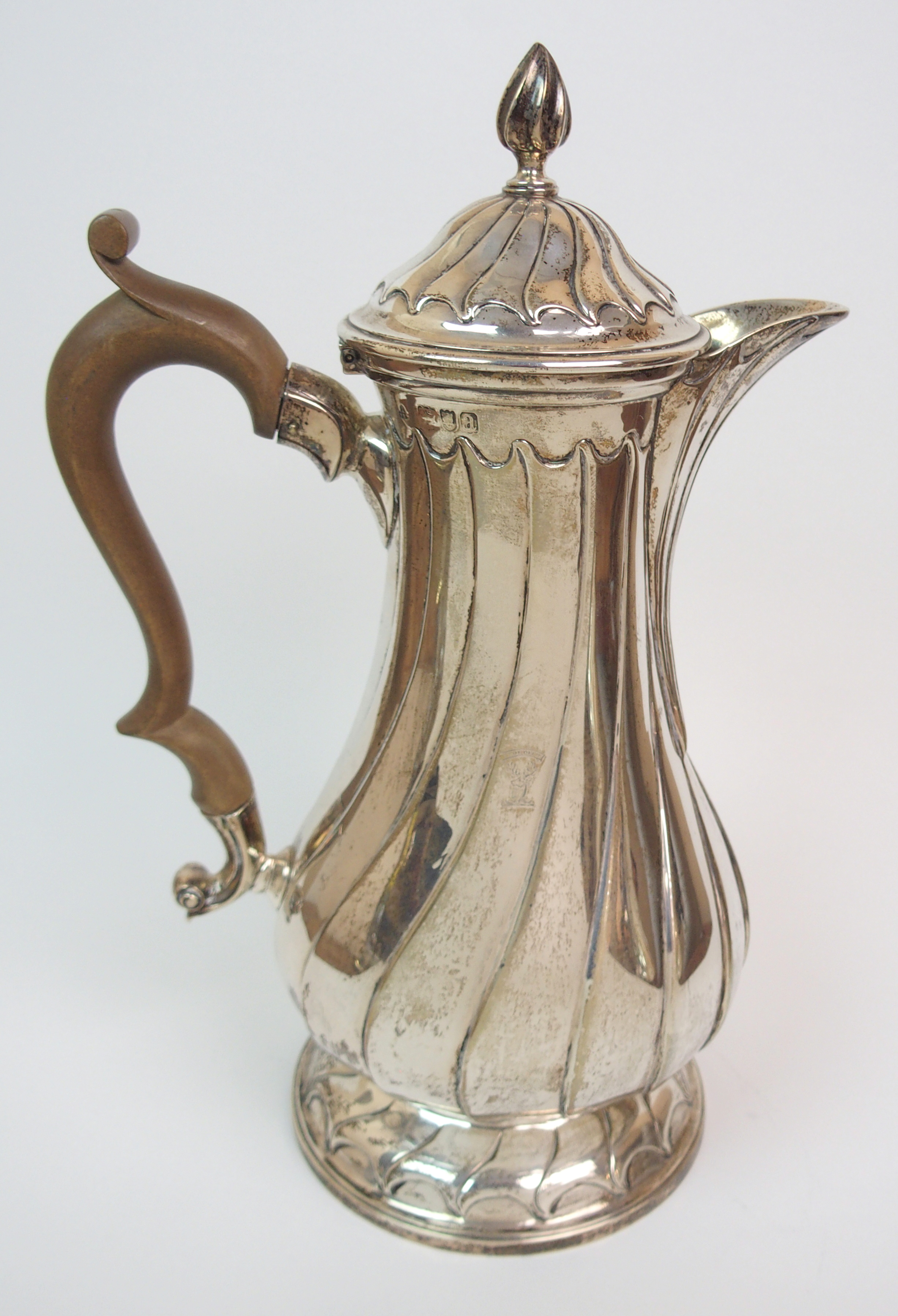 A LATE VICTORIAN TWO-PIECE SILVER CAFE AU LAIT SET makers marks TBT, London 1896 and 1898 of - Image 2 of 9