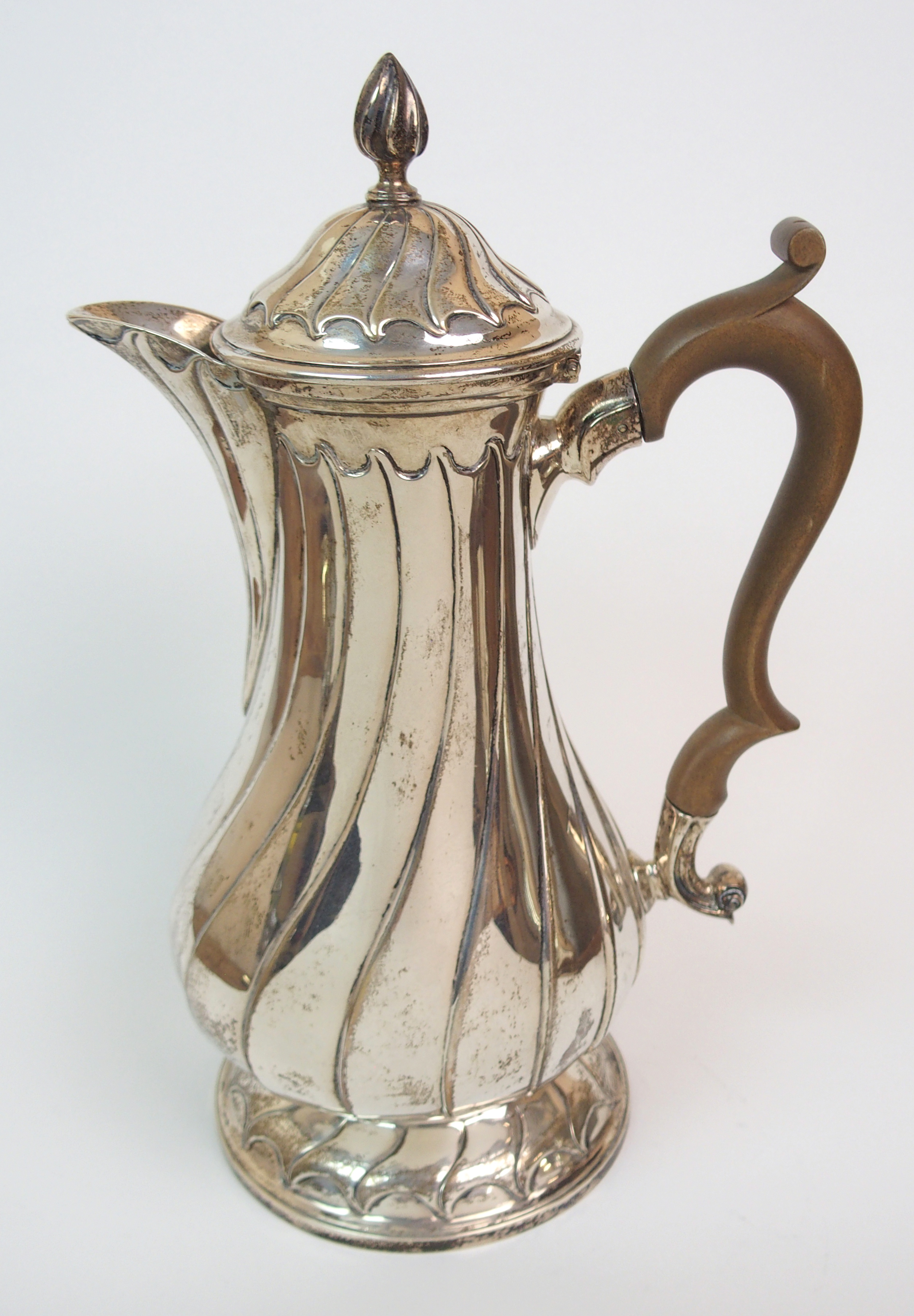 A LATE VICTORIAN TWO-PIECE SILVER CAFE AU LAIT SET makers marks TBT, London 1896 and 1898 of - Image 5 of 9