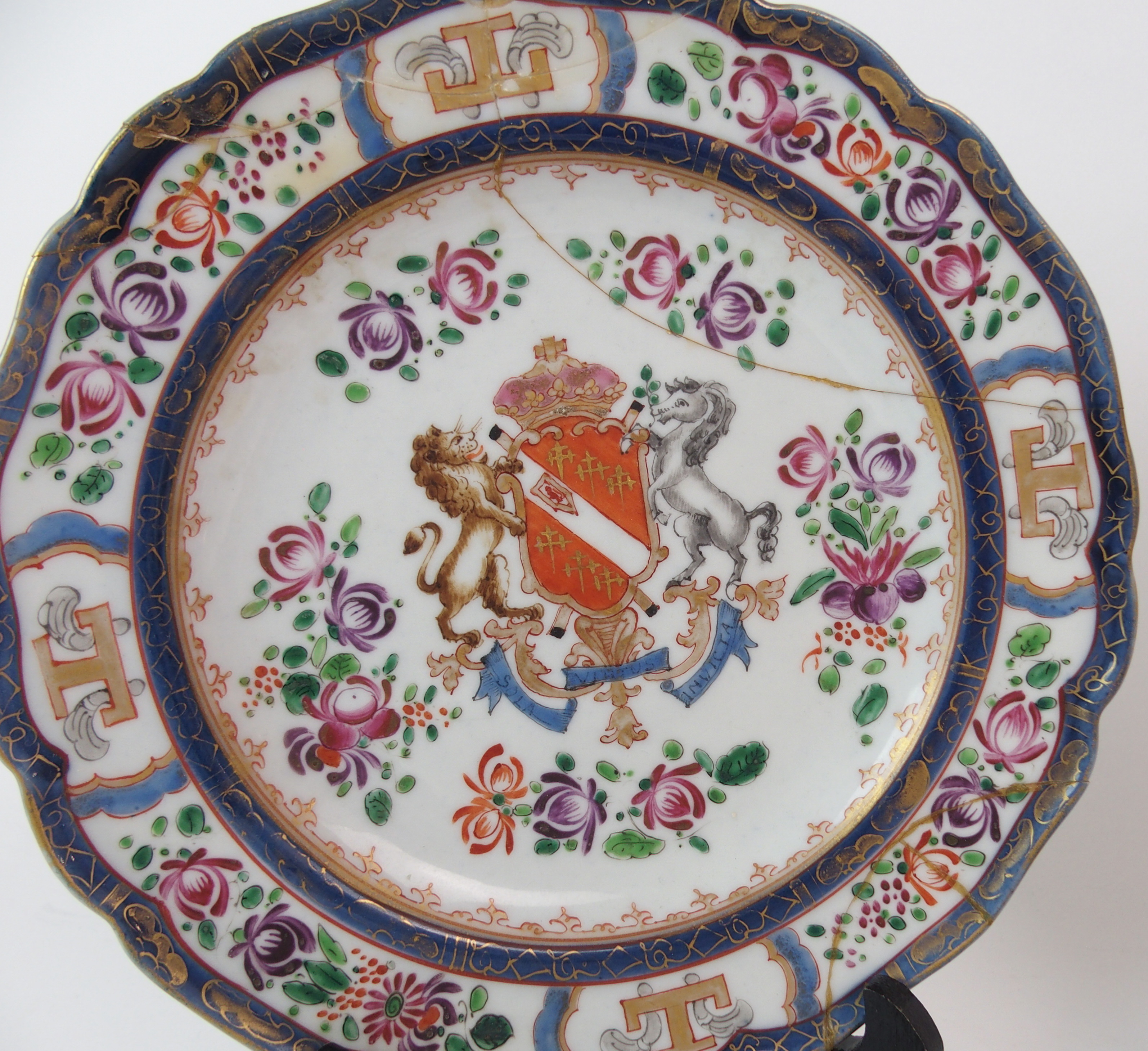 THREE CHINESE EXPORT ARMORIAL PLATES each showing a coat of arms for Howard, Crawford and Egerton, a - Image 3 of 10