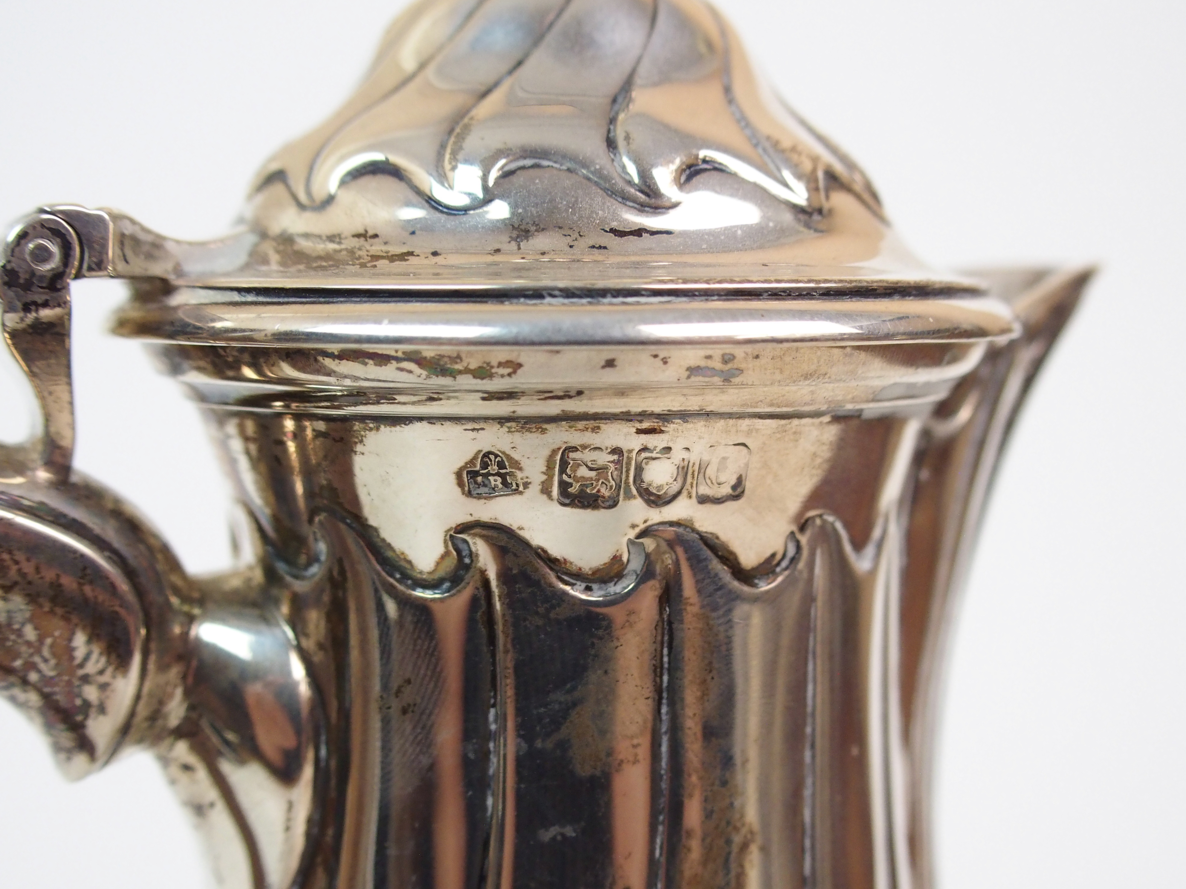 A LATE VICTORIAN TWO-PIECE SILVER CAFE AU LAIT SET makers marks TBT, London 1896 and 1898 of - Image 9 of 9