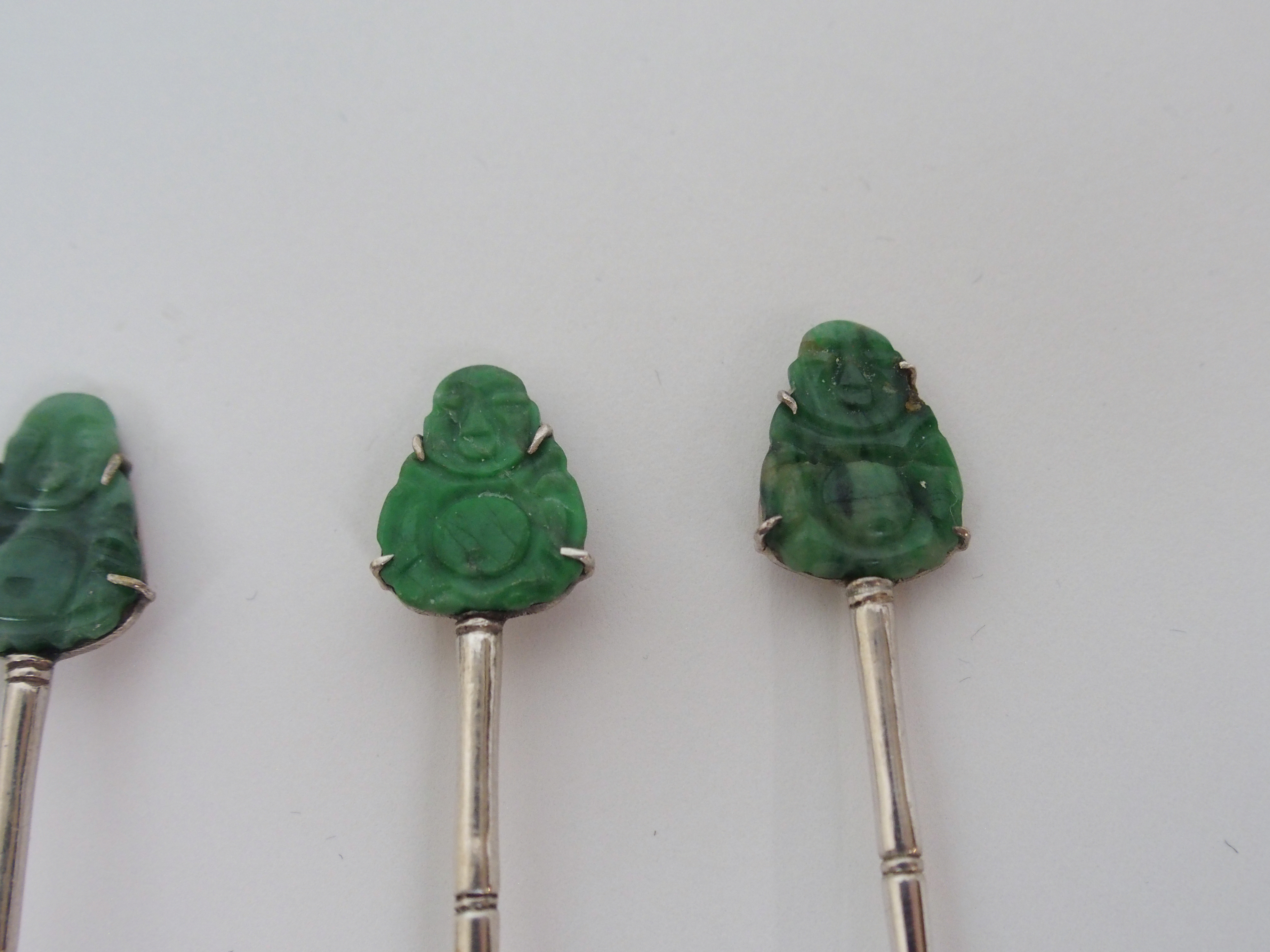 A SET OF SIX CHINESE SILVER TEASPOONS each set with a hardstone carving of Buddha, stamped Tack - Image 4 of 7