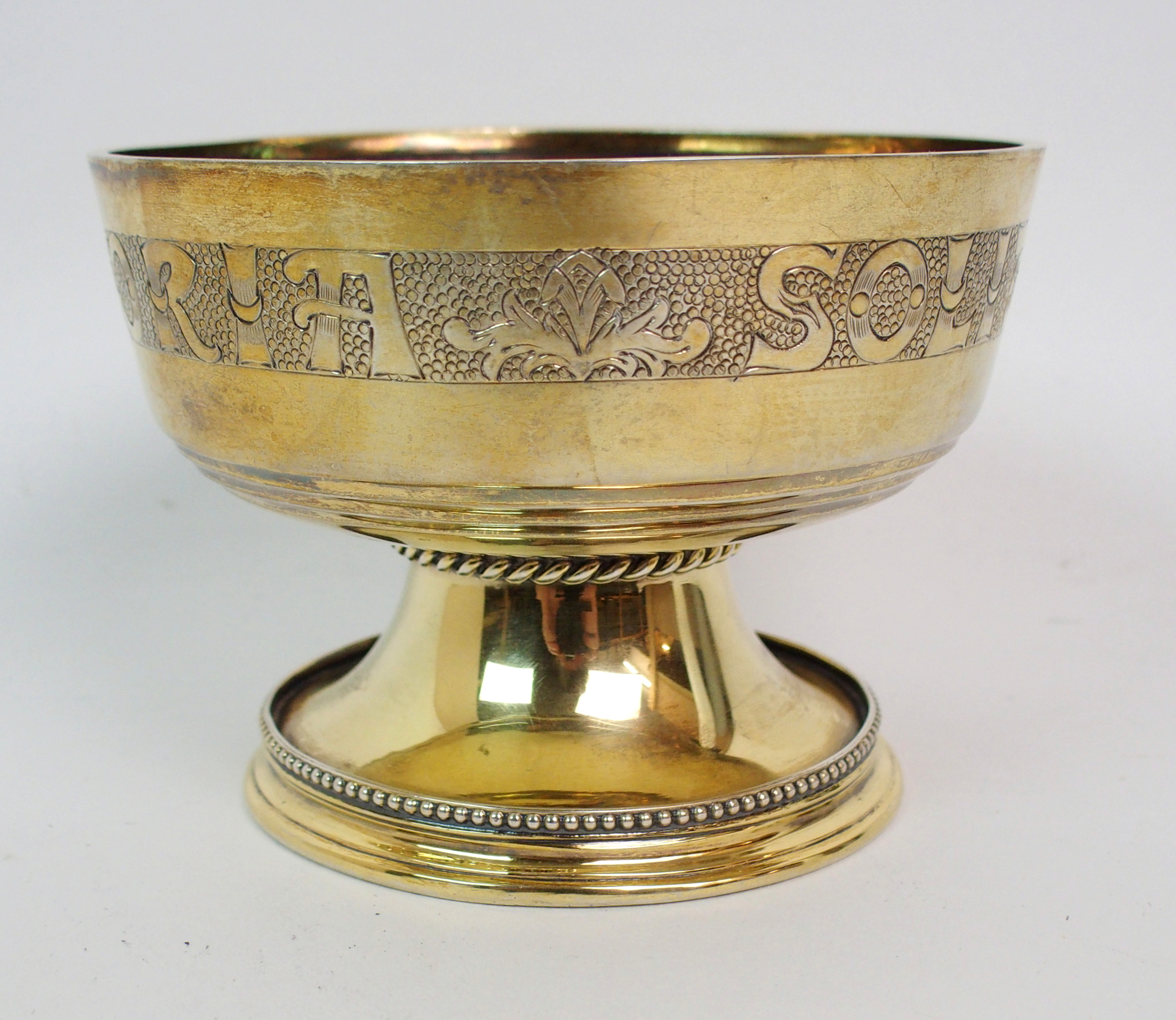 A SILVER GILT CHALICE by Hamilton and Inches, Edinburgh 1930, of circular form with "Sol Deo Honor - Image 2 of 9