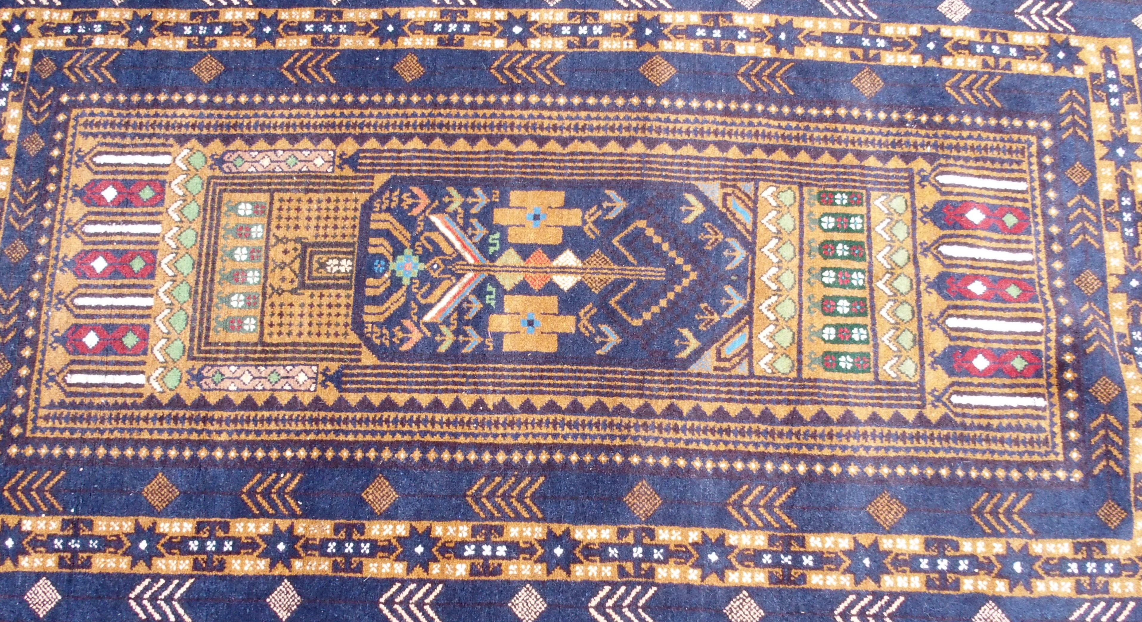 A QUASQAI RUG with ten columns with geometric design, 213cm x 127cm and a blue ground Eastern rug - Image 9 of 10