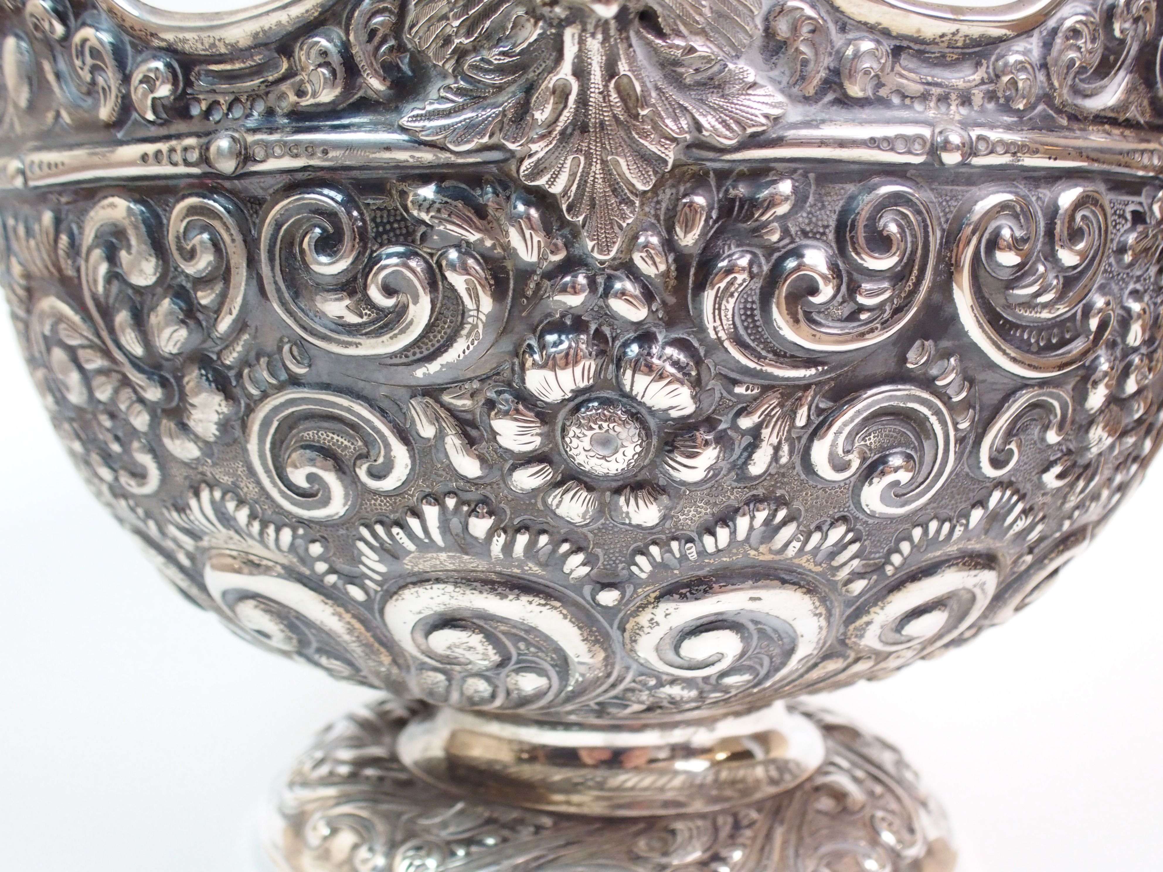 A VICTORIAN SILVER PUNCH BOWL maker's marks FS, London 1890, of circular form in Monteith style with - Image 5 of 10