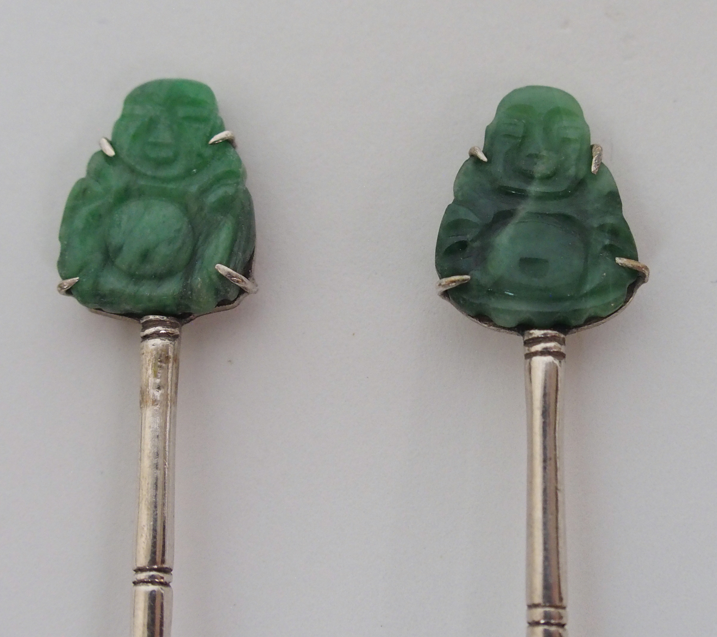 A SET OF SIX CHINESE SILVER TEASPOONS each set with a hardstone carving of Buddha, stamped Tack - Image 5 of 7