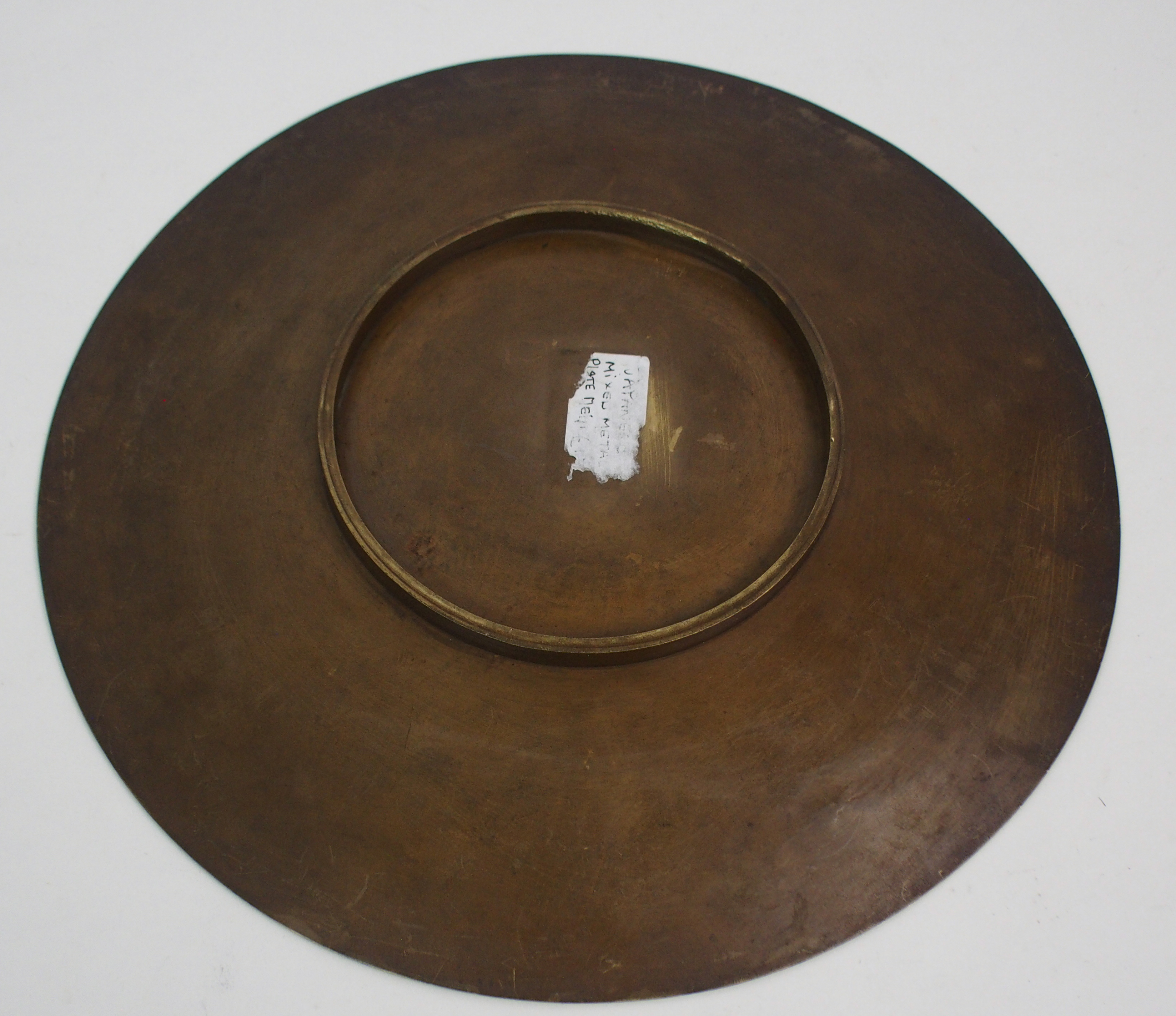 A KOMAI STYLE MIXED METAL CIRCULAR PLAQUE decorated with symbolic imaging, 27cm diameter and a - Image 4 of 8