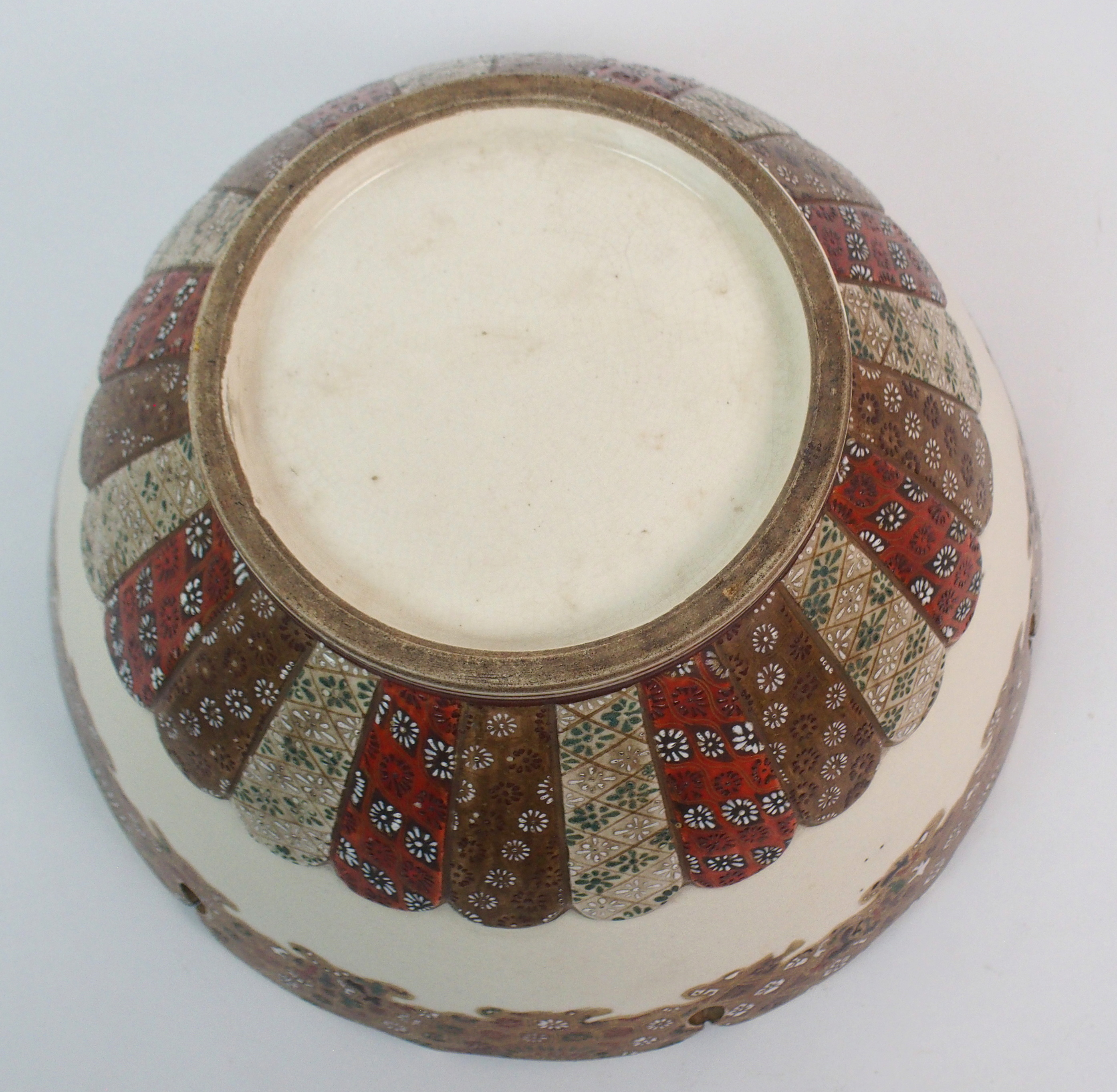 A SATSUMA BOWL painted with figures in a garden within gilt brocade border and pierced foliate - Image 8 of 10