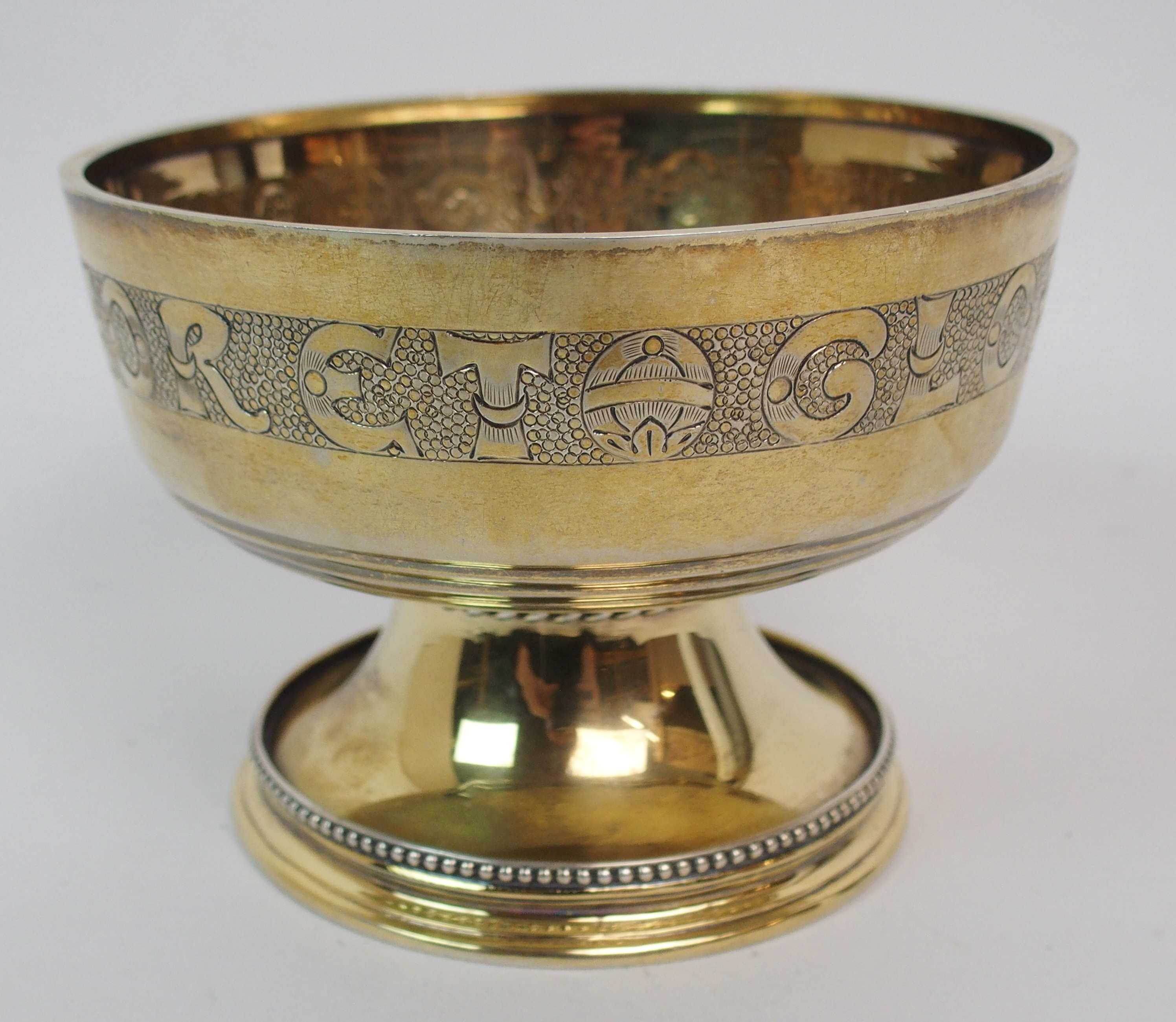 A SILVER GILT CHALICE by Hamilton and Inches, Edinburgh 1930, of circular form with "Sol Deo Honor - Image 5 of 9