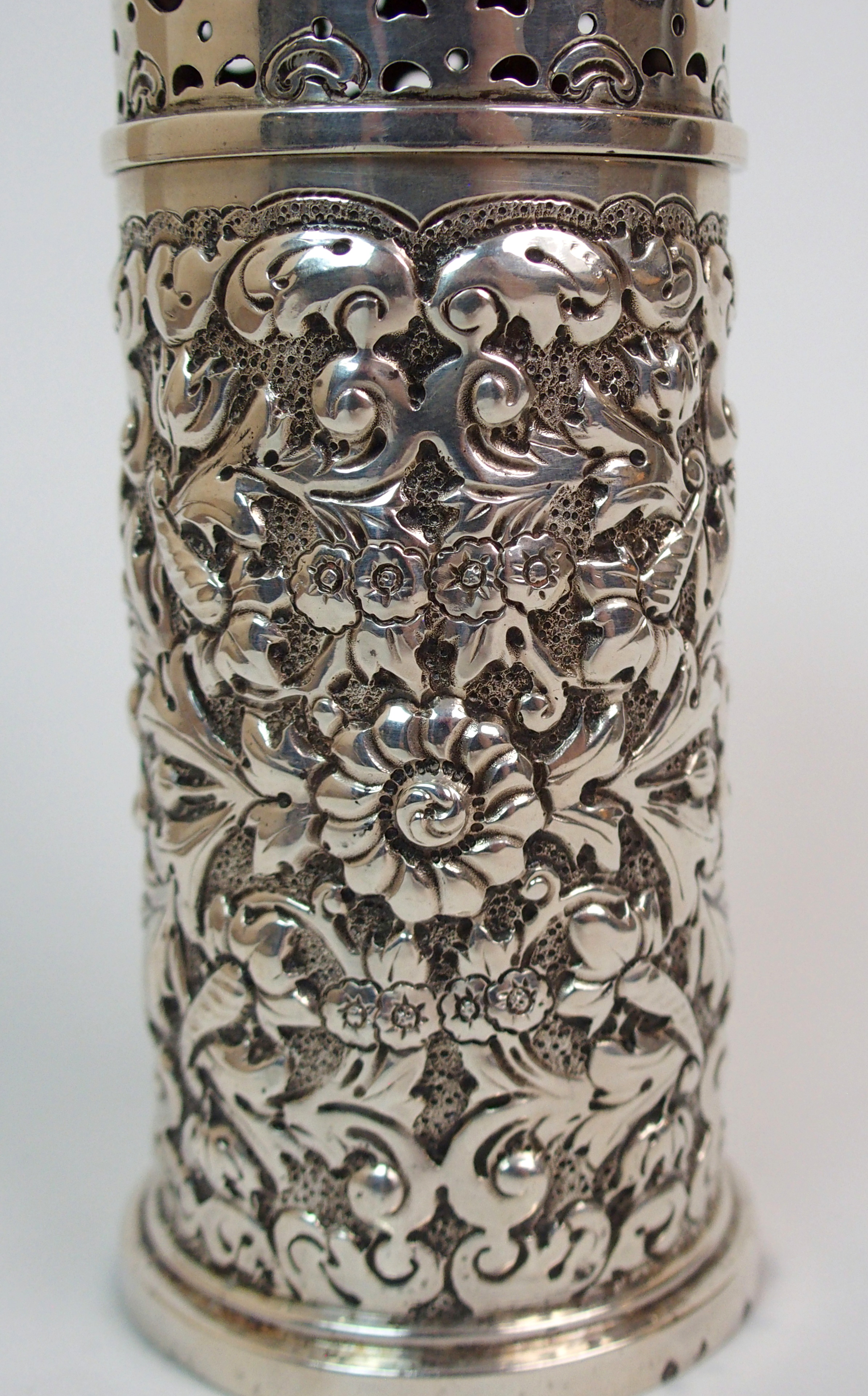 A VICTORIAN SILVER SUGAR CASTOR by Horace Woodward & Co., (Edgar Finley and Hugh Taylor), London - Image 5 of 10