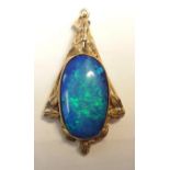 A 9CT GOLD ARTS AND CRAFTS STYLE OPAL DOUBLET PENDANT the gold mount with a leaf design,