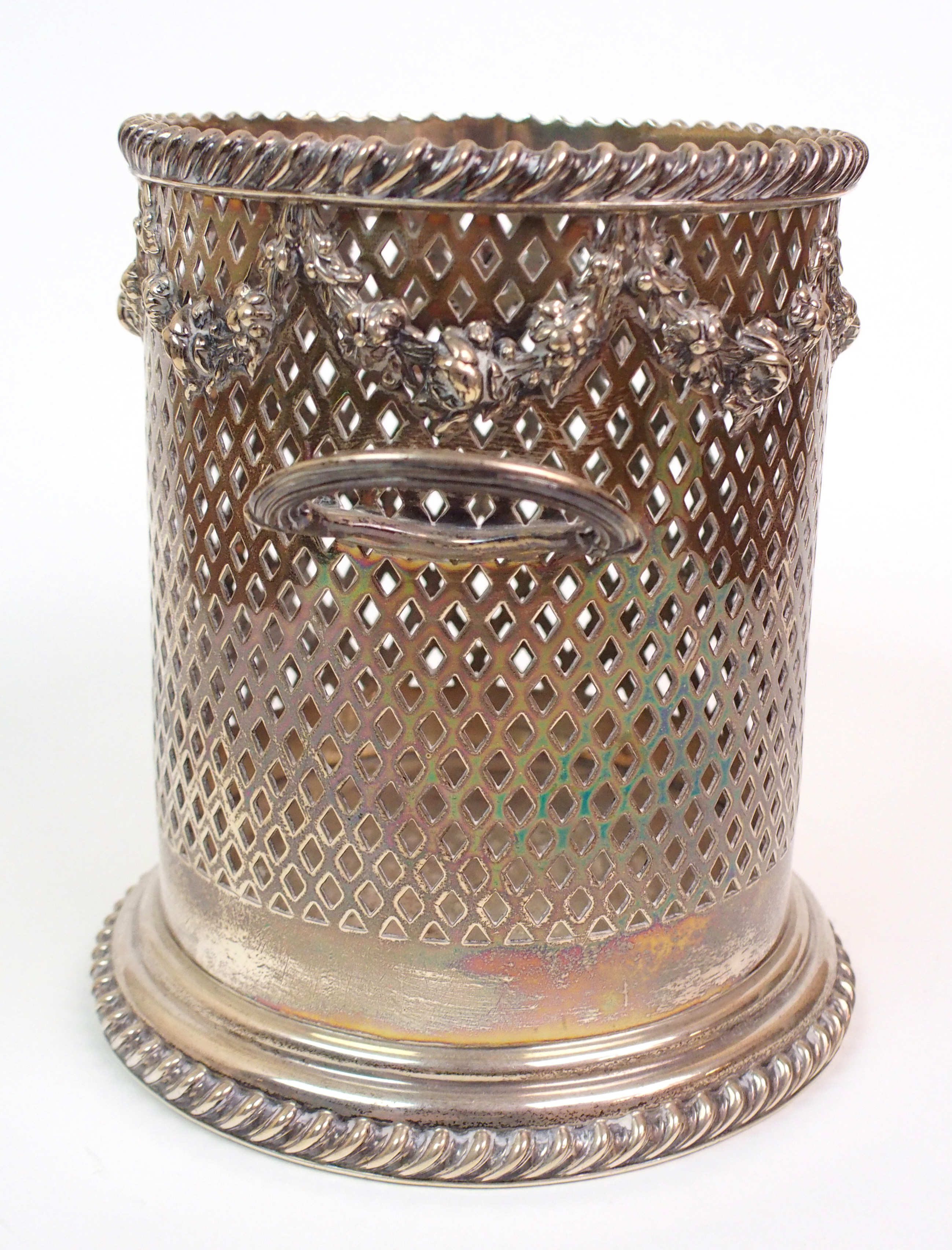 A GEORGE V SILVER BOTTLE STAND by Goldsmiths & Silversmiths Co., London 1911 of cylindrical form - Image 7 of 9