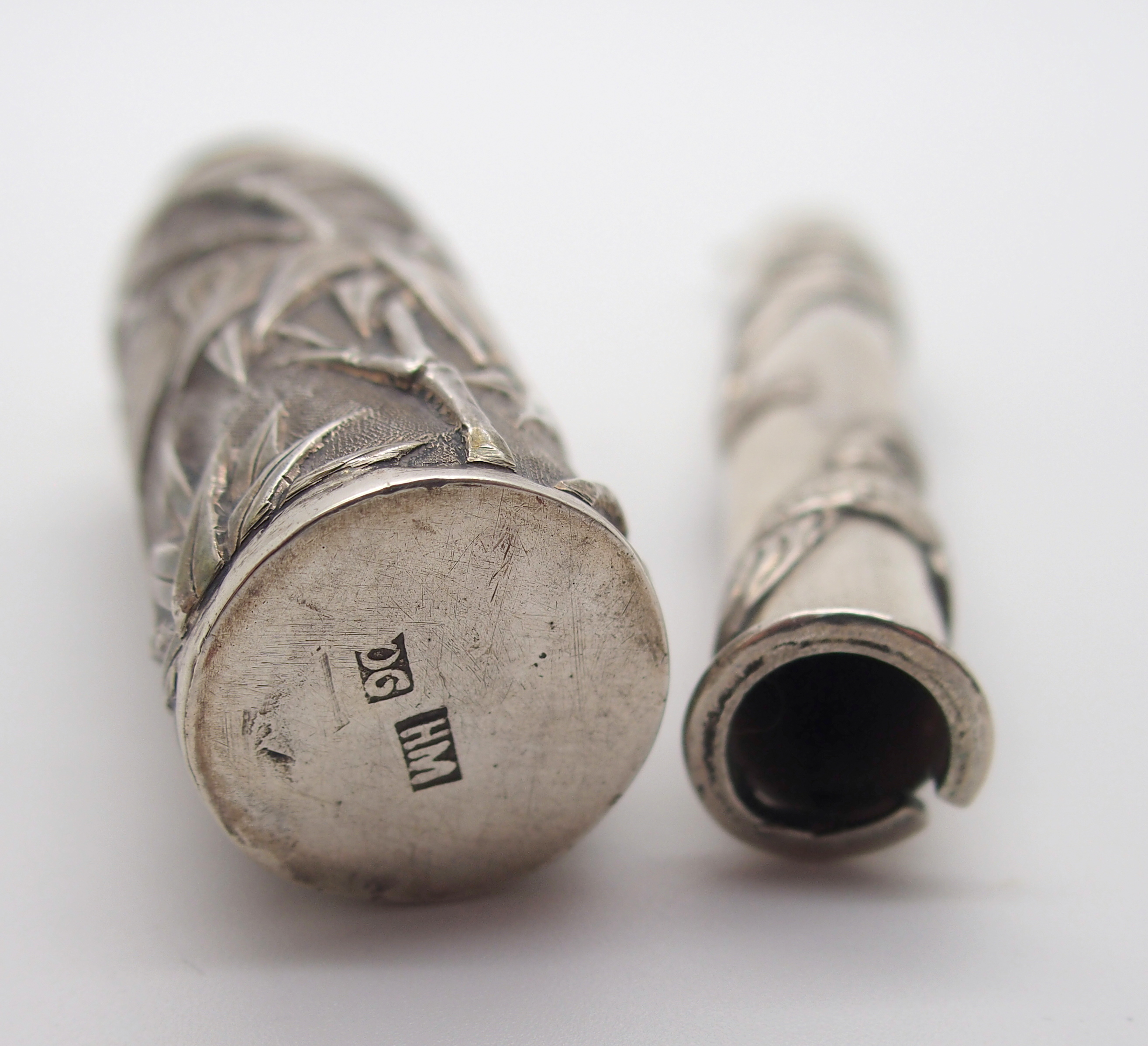 A CHINESE SILVER PEPPER CASTOR decorated with bamboo, stamped WH 90, 5.5cm high, white metal - Image 10 of 10