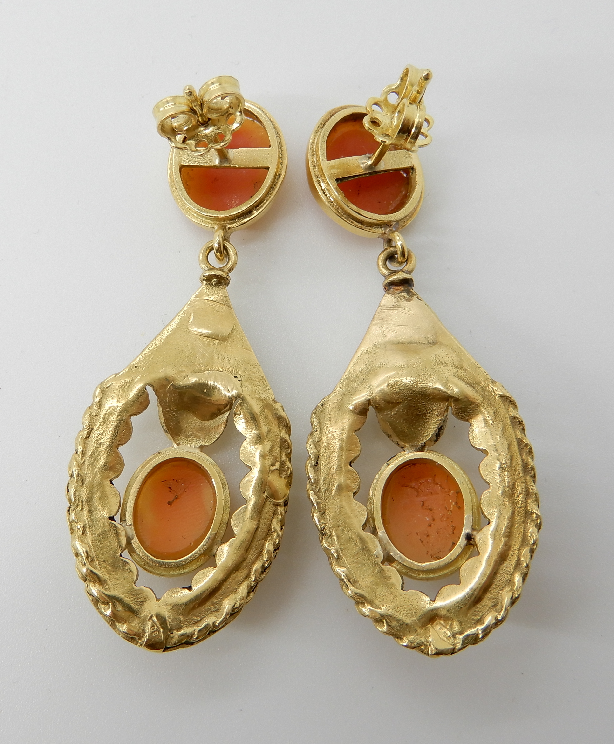 A PAIR OF 18CT GOLD CAMEO EARRINGS with decorative mounts, post and butterfly fitting. Stamped 750 - Image 3 of 4