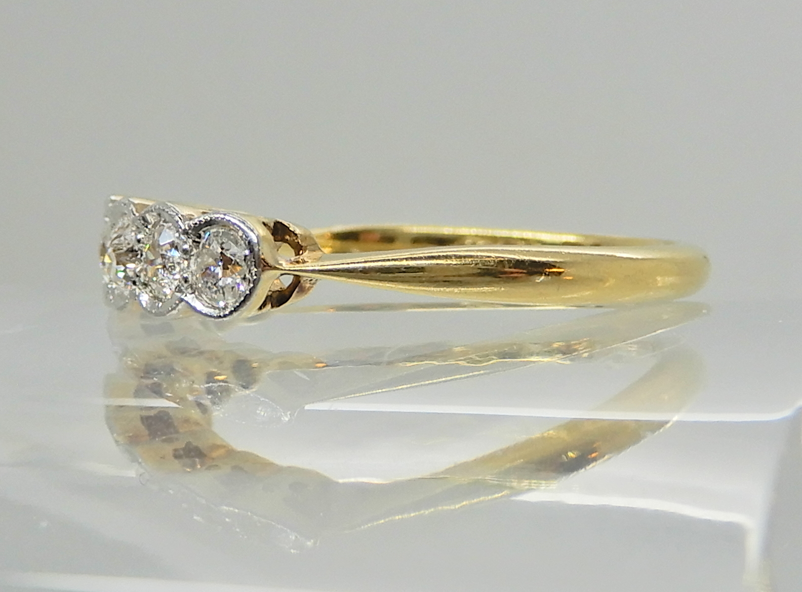 An 18ct gold and platinum seven stone diamond ring of estimated approx 0.75cts in total, finger size - Image 3 of 3