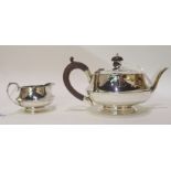 A silver teapot with matching sugar bowl, Birmingham 1934, 373gms