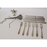 A lot comprising five silver handled knives, a silver trophy cup, 7cm high, six silver cake forks,