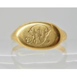 An 18ct gold signet ring, finger size U, weight approx 6.4gms Condition Report: