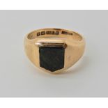 A 9ct gold bloodstone signet ring, finger size S, weight approx 6.6gms Condition Report: