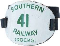 Southern Railway enamel armband SOUTHERN RAILWAY 41 (DOCKS). In very good condition complete with