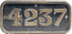 GWR brass cabside numberplate 4237 es Churchward 2-8-0 T built at Swindon in 1914. Allocated to