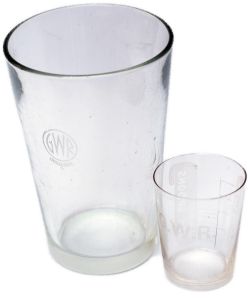 GWR 1 pint glass with GWR Roundel Hotels acid etched logo on the front stands 5in tall, together