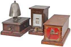 GWR mahogany cased block bell with cowbell and front tapper, together with a GWR mahogany cased lamp