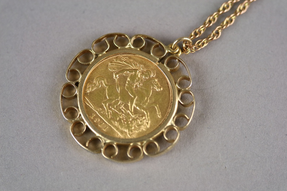 A half sovereign set pendant, within pendant mount,