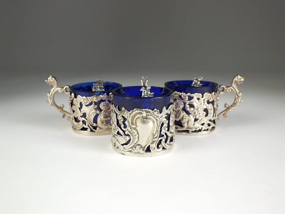 A matched set of three silver salts, William Comyns, Birmingham 1893 & 1899,