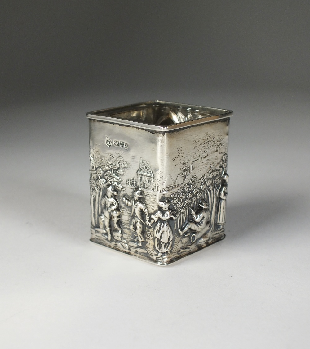 An Edwardian silver salt, George Nathan & Ridley Hayes, Chester 1901,