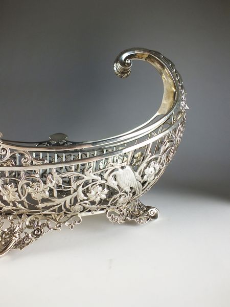 A large silver bread basket - Image 2 of 2