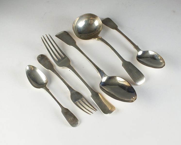 A harlequin collection of silver Fiddle pattern flatware