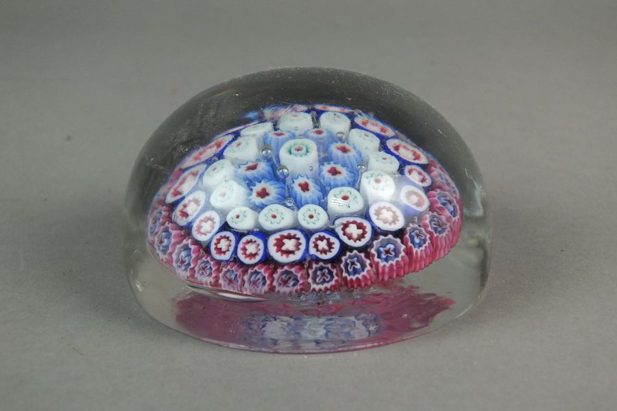 A French milliefori glass paperweight, 19 th century (scratched)