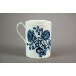 A Caughley blue and white porcelain mug, circa 1785-90, transfer-printed in underglaze blue with the