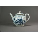 A Worcester porcelain teapot and cover, circa 1775-80 decorated with a Mansfield pattern in