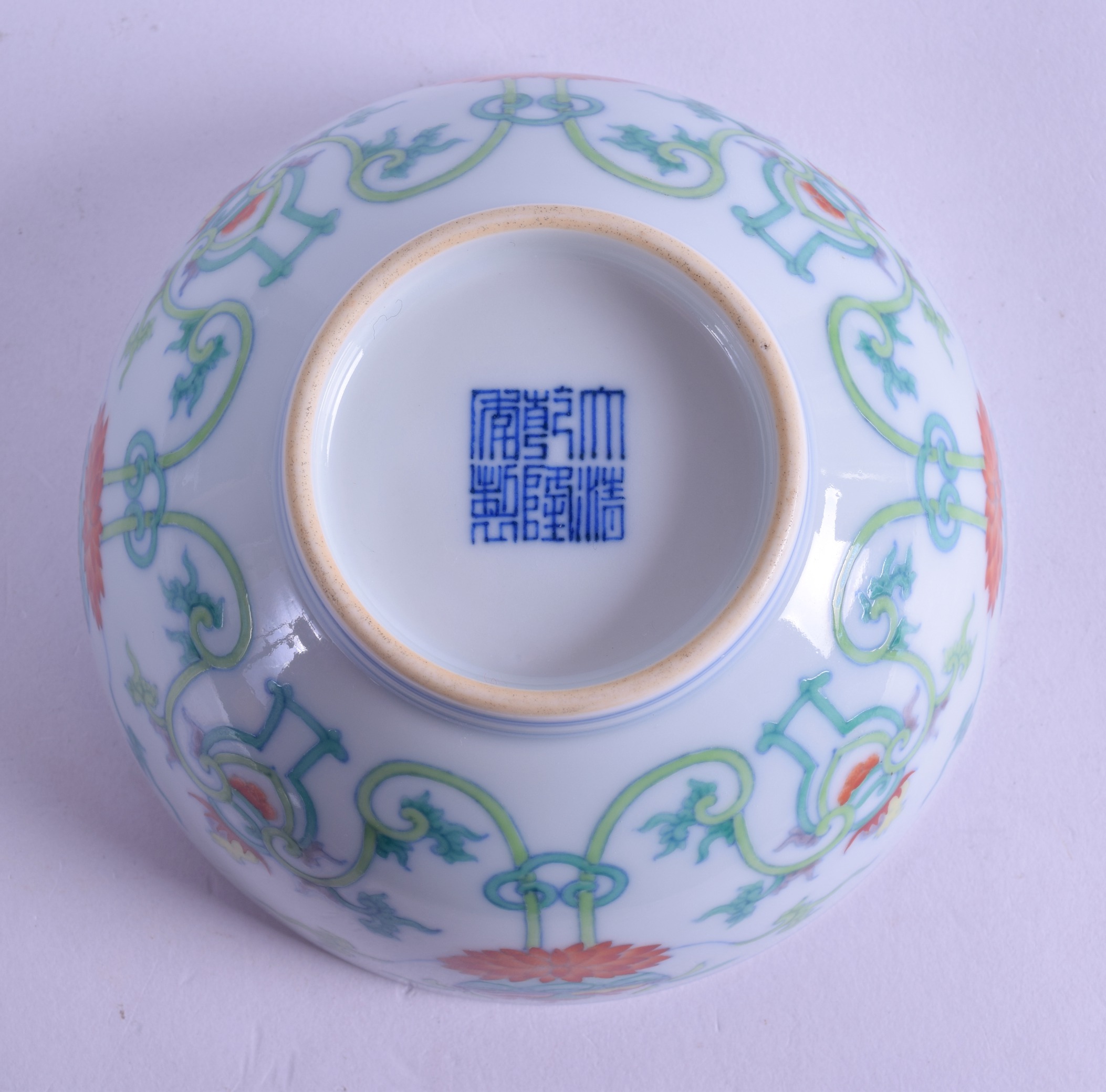 A CHINESE DOUCAI PORCELAIN CIRCULAR BOWL bearing Qianlong marks to base, painted with flowers and - Bild 3 aus 18