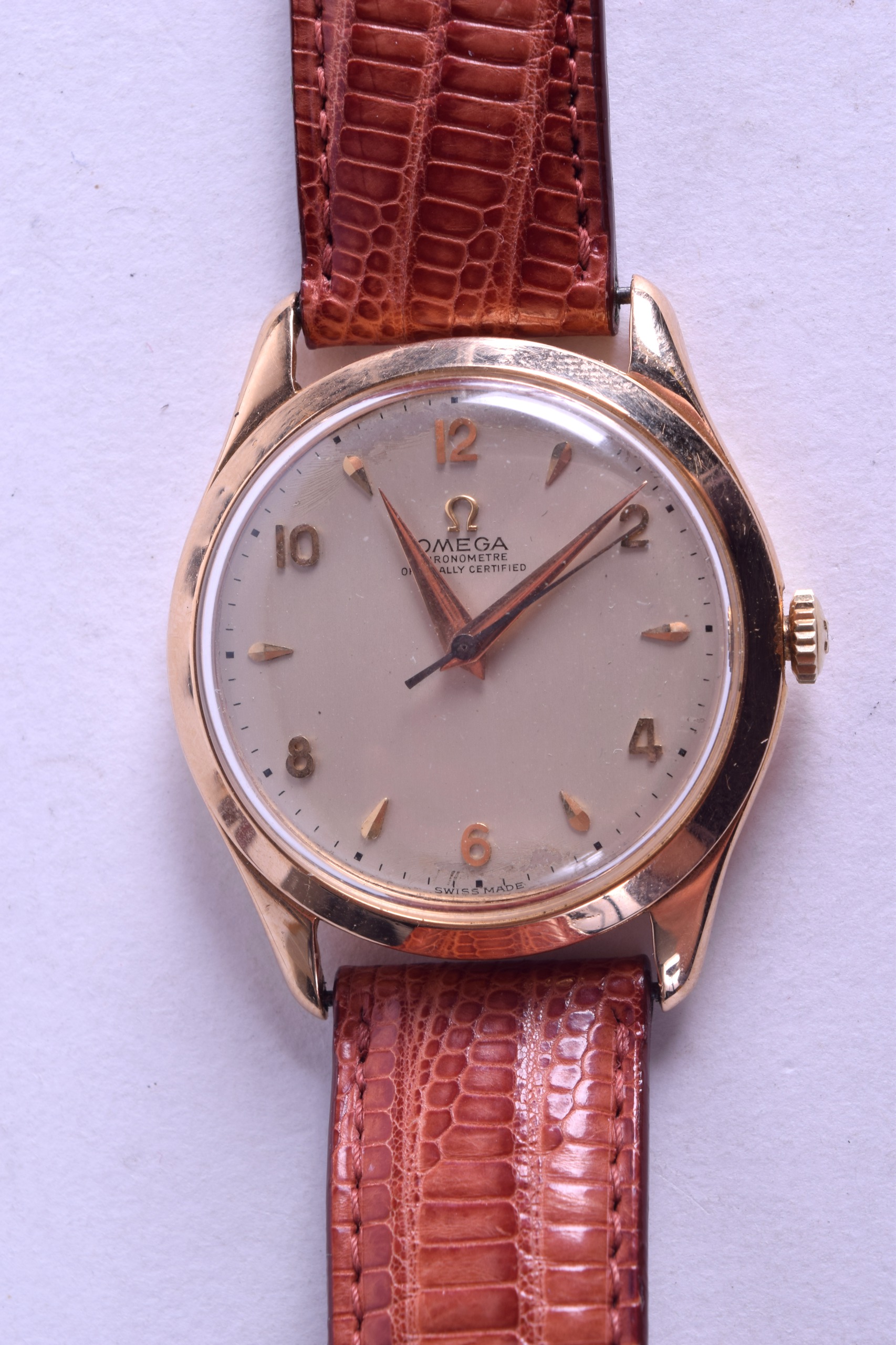 AN 18CT GOLD OMEGA CHRONOMETER WRISTWATCH with silvered dial and black numerals. Overall 39 grams.