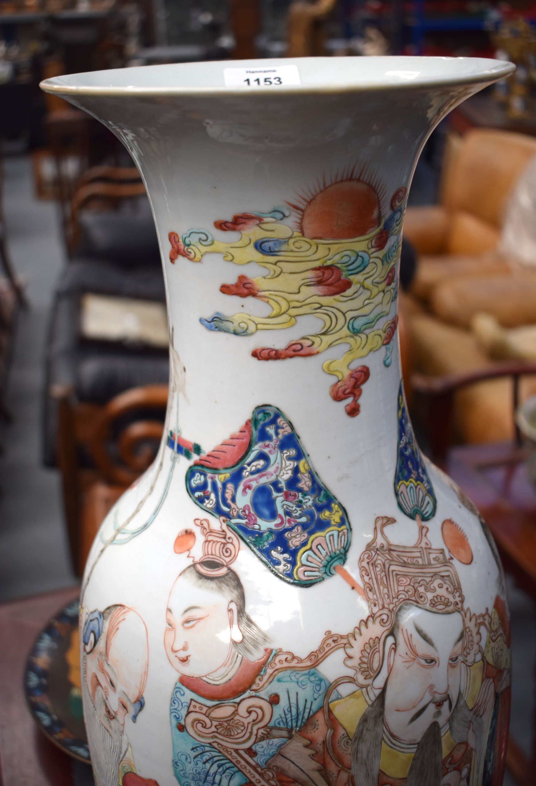 A GOOD LARGE 19TH CENTURY CHINESE FAMILLE ROSE PORCELAIN VASE Jiaqing/Daoguang, painted with - Bild 18 aus 22