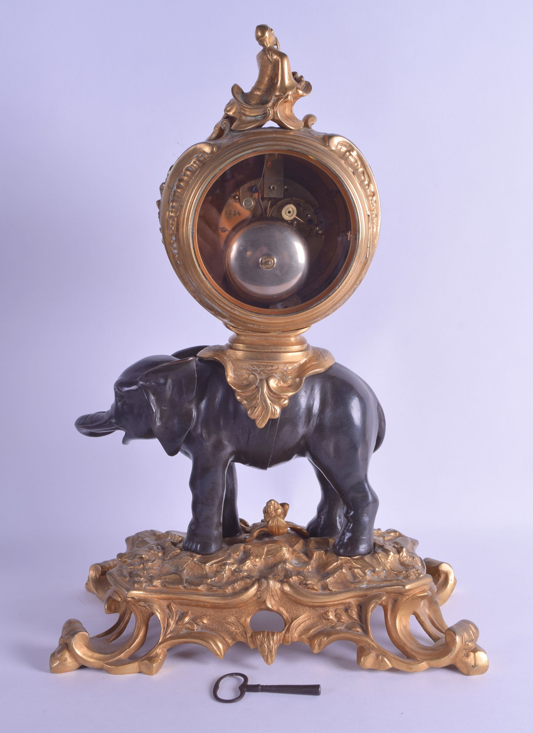 A GOOD 19TH CENTURY FRENCH ORMOLU AND BRONZE MANTEL CLOCK modelled as a standing elephant with a - Bild 2 aus 2