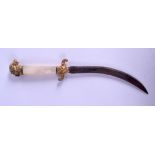 AN UNUSUAL 18TH/19TH CENTURY MIDDLE EASTERN KNIFE with yellow metal gilded handle, the blade of