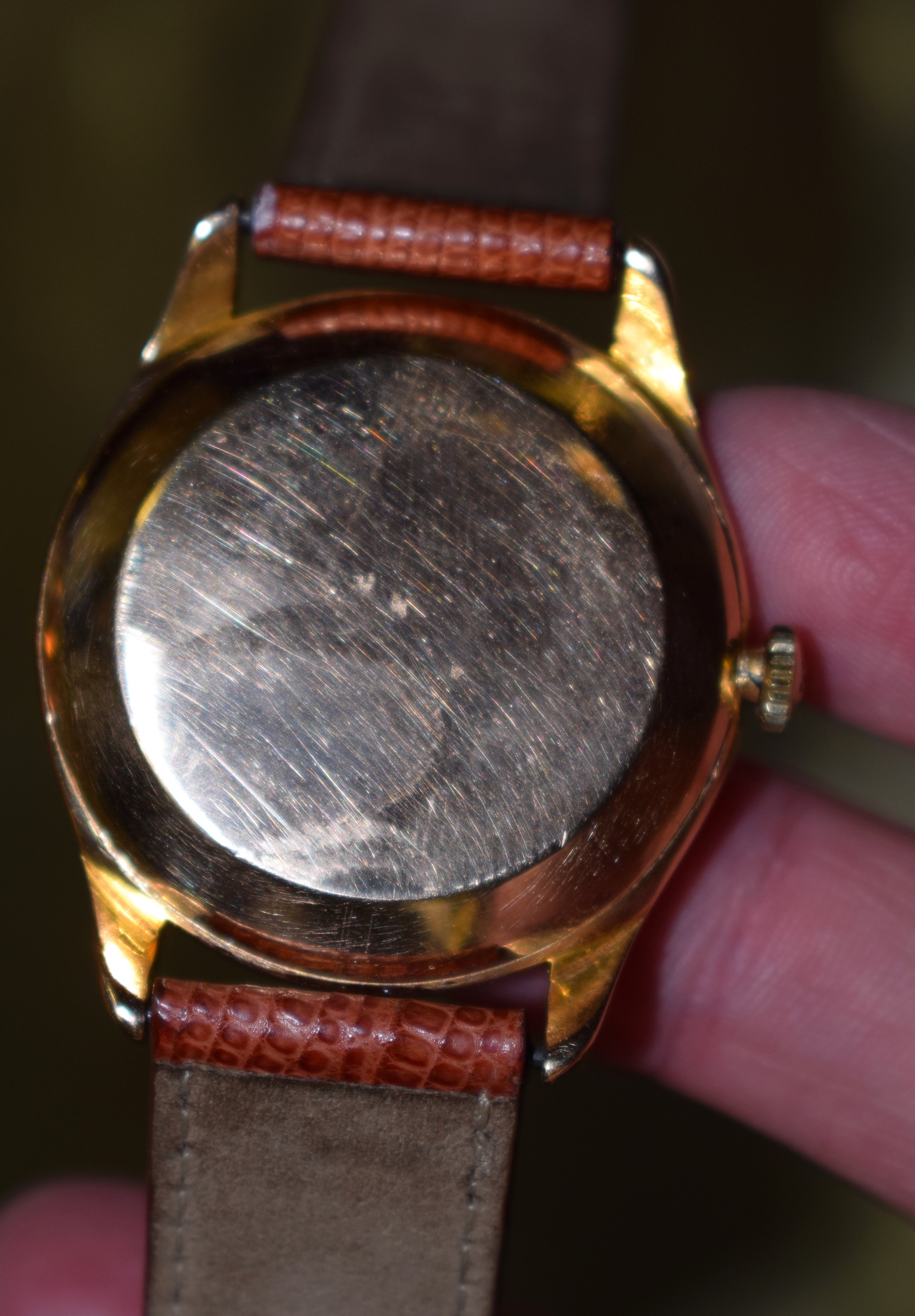 AN 18CT GOLD OMEGA CHRONOMETER WRISTWATCH with silvered dial and black numerals. Overall 39 grams. - Image 4 of 7