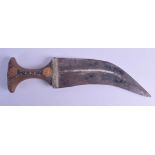 A 19TH CENTURY RHINOCEROS HORN HANDLED OMANI KHANJAR JAMBIYA DAGGER decorated in copper and