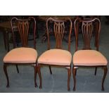 A SET OF THREE EDWARDIAN MAHOGANY CHAIRS.