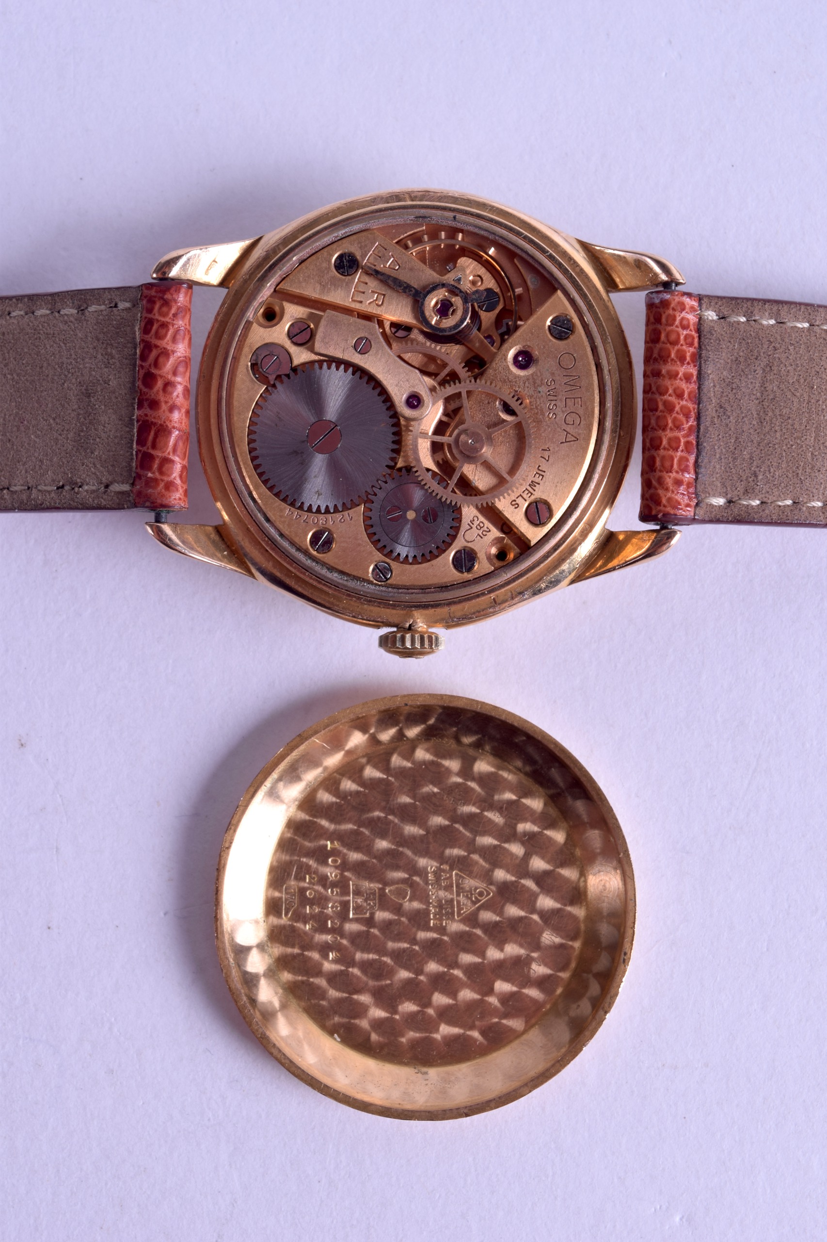 AN 18CT GOLD OMEGA CHRONOMETER WRISTWATCH with silvered dial and black numerals. Overall 39 grams. - Image 2 of 7