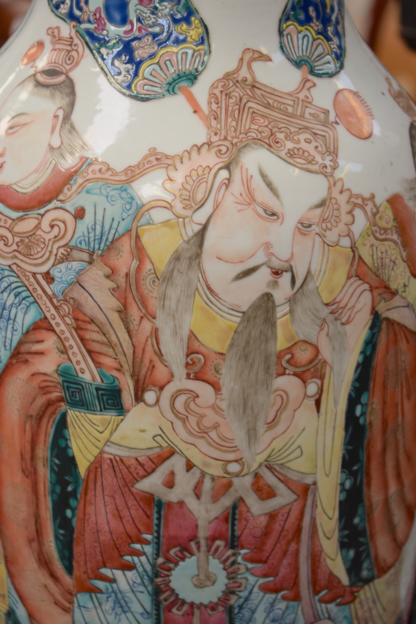 A GOOD LARGE 19TH CENTURY CHINESE FAMILLE ROSE PORCELAIN VASE Jiaqing/Daoguang, painted with - Bild 6 aus 22