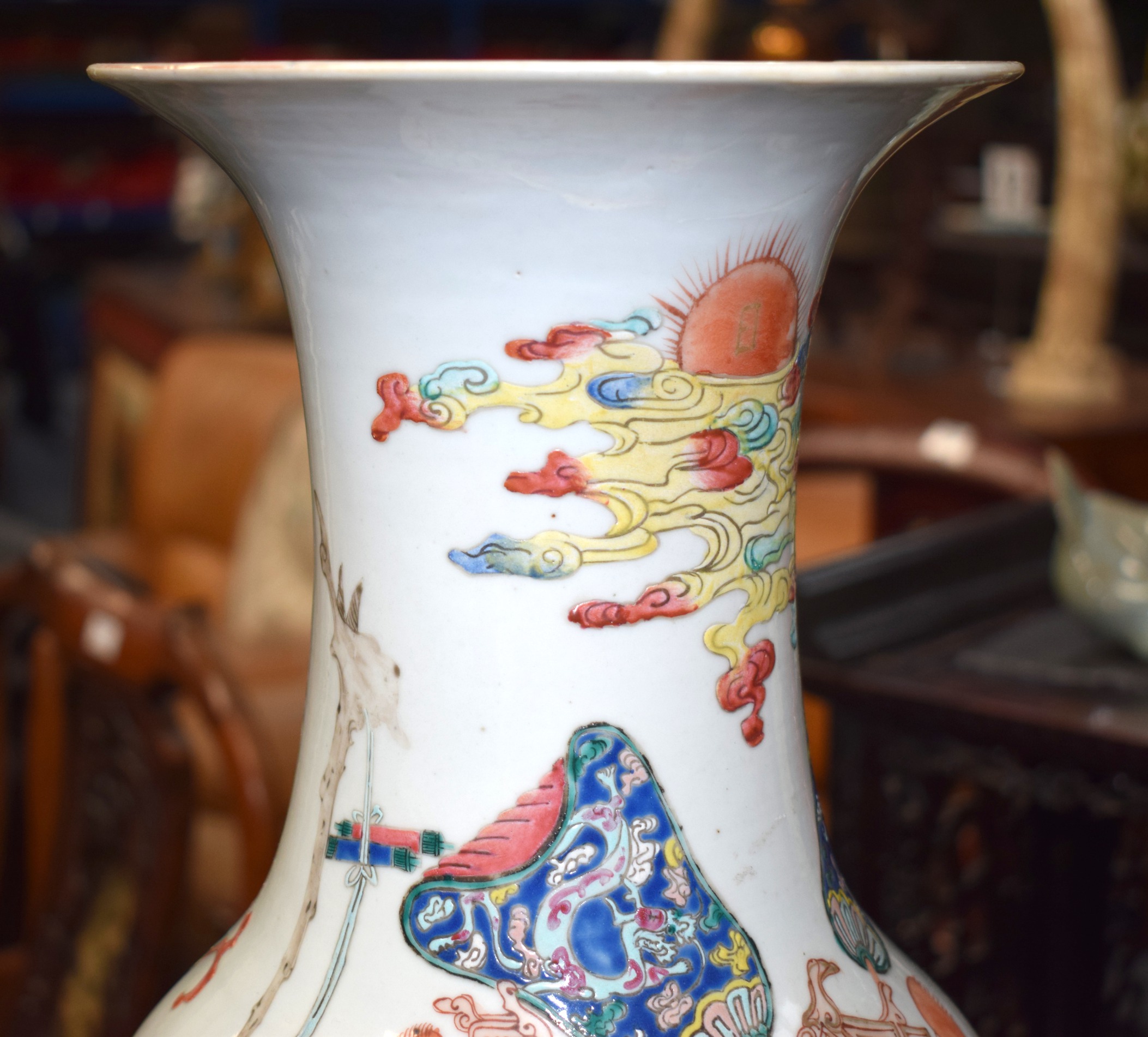 A GOOD LARGE 19TH CENTURY CHINESE FAMILLE ROSE PORCELAIN VASE Jiaqing/Daoguang, painted with - Bild 11 aus 22