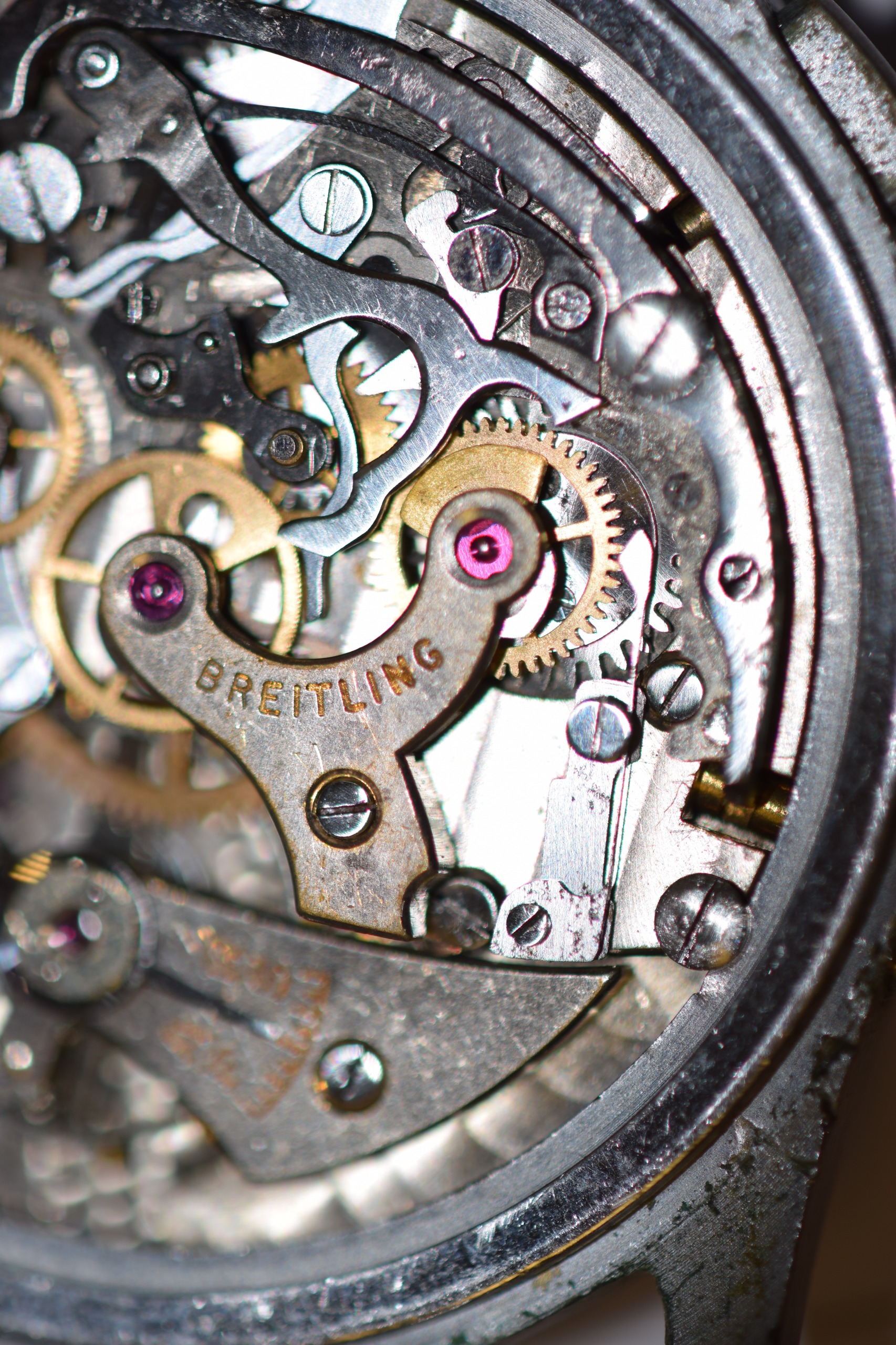 A VINTAGE BREITLING STAINLESS STEEL WRISTWATCH with white multi dial and black numerals. 3.5 cm - Image 4 of 7