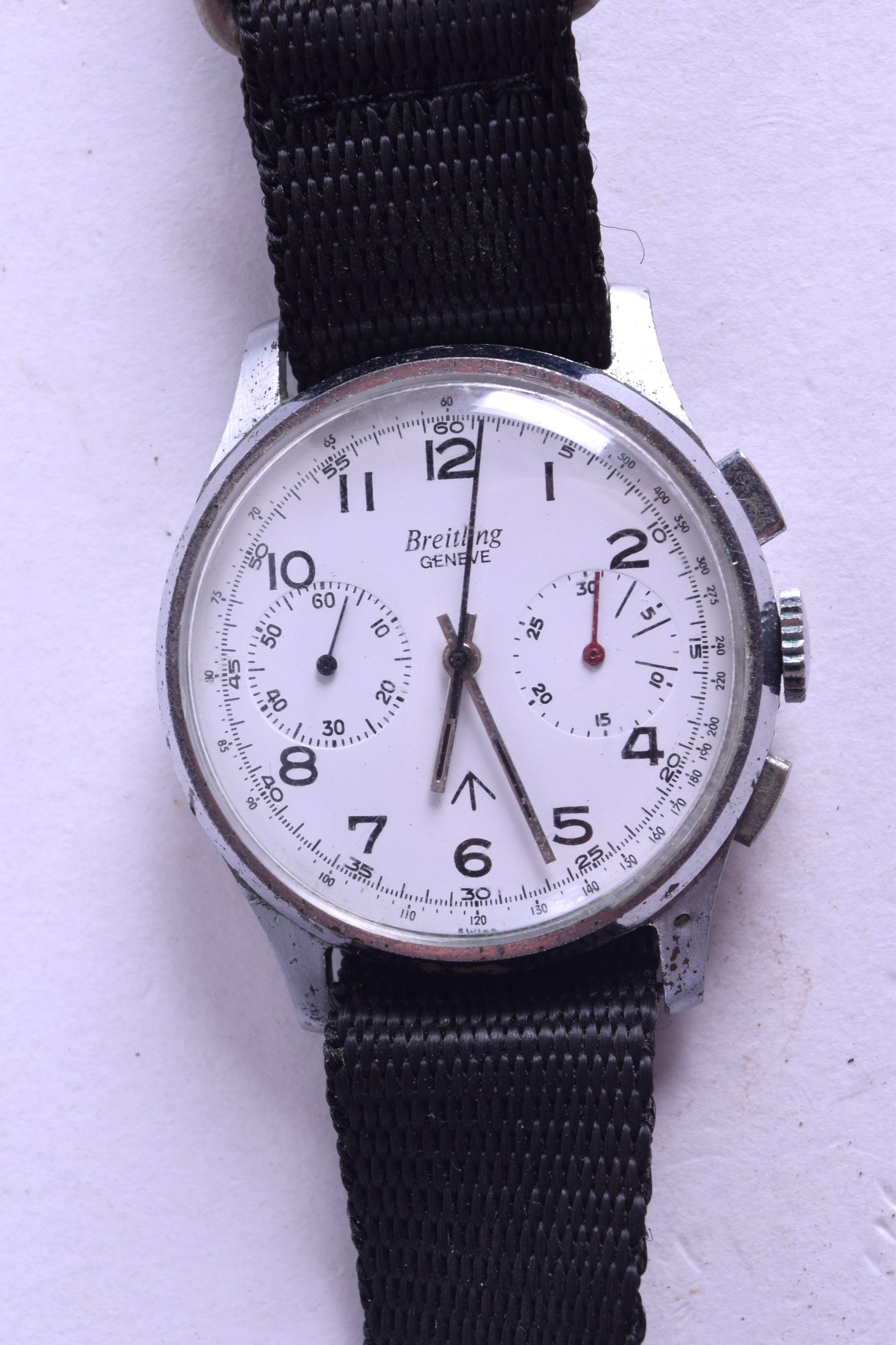 A VINTAGE BREITLING STAINLESS STEEL WRISTWATCH with white multi dial and black numerals. 3.5 cm