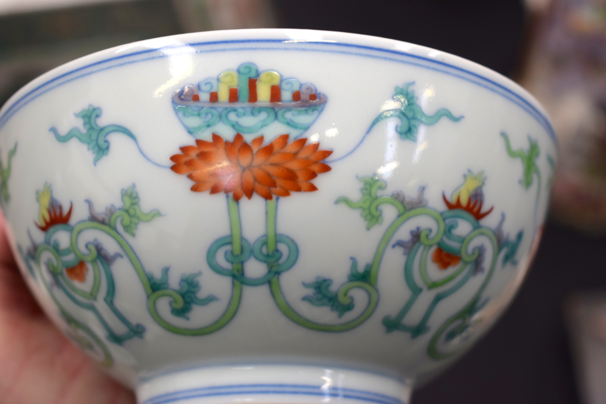 A CHINESE DOUCAI PORCELAIN CIRCULAR BOWL bearing Qianlong marks to base, painted with flowers and - Bild 11 aus 18